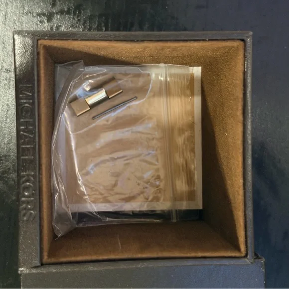 Gold Michael Kors watch - Picture 10 of 11